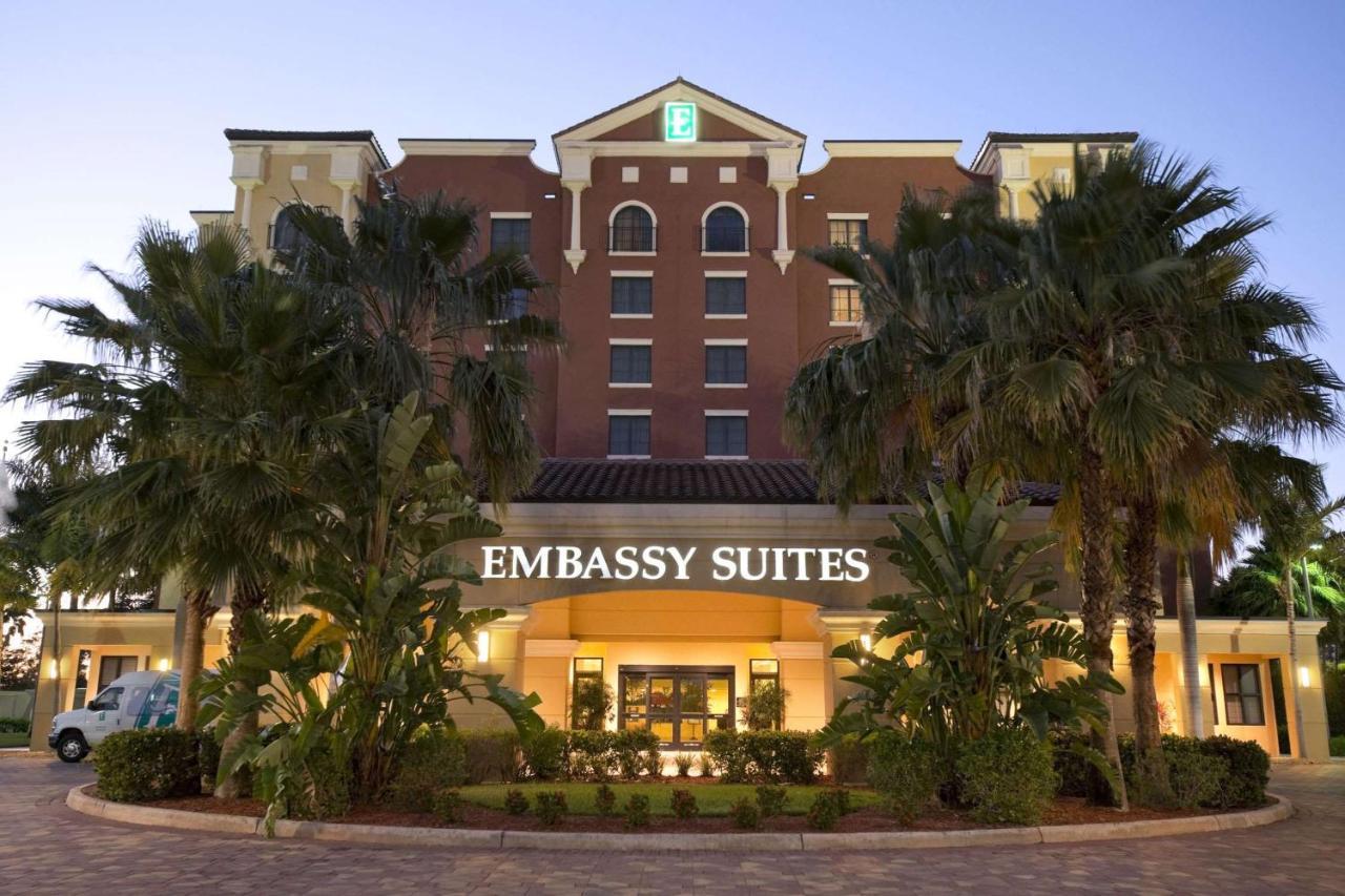 Embassy Suites Fort Myers - Estero Exterior photo