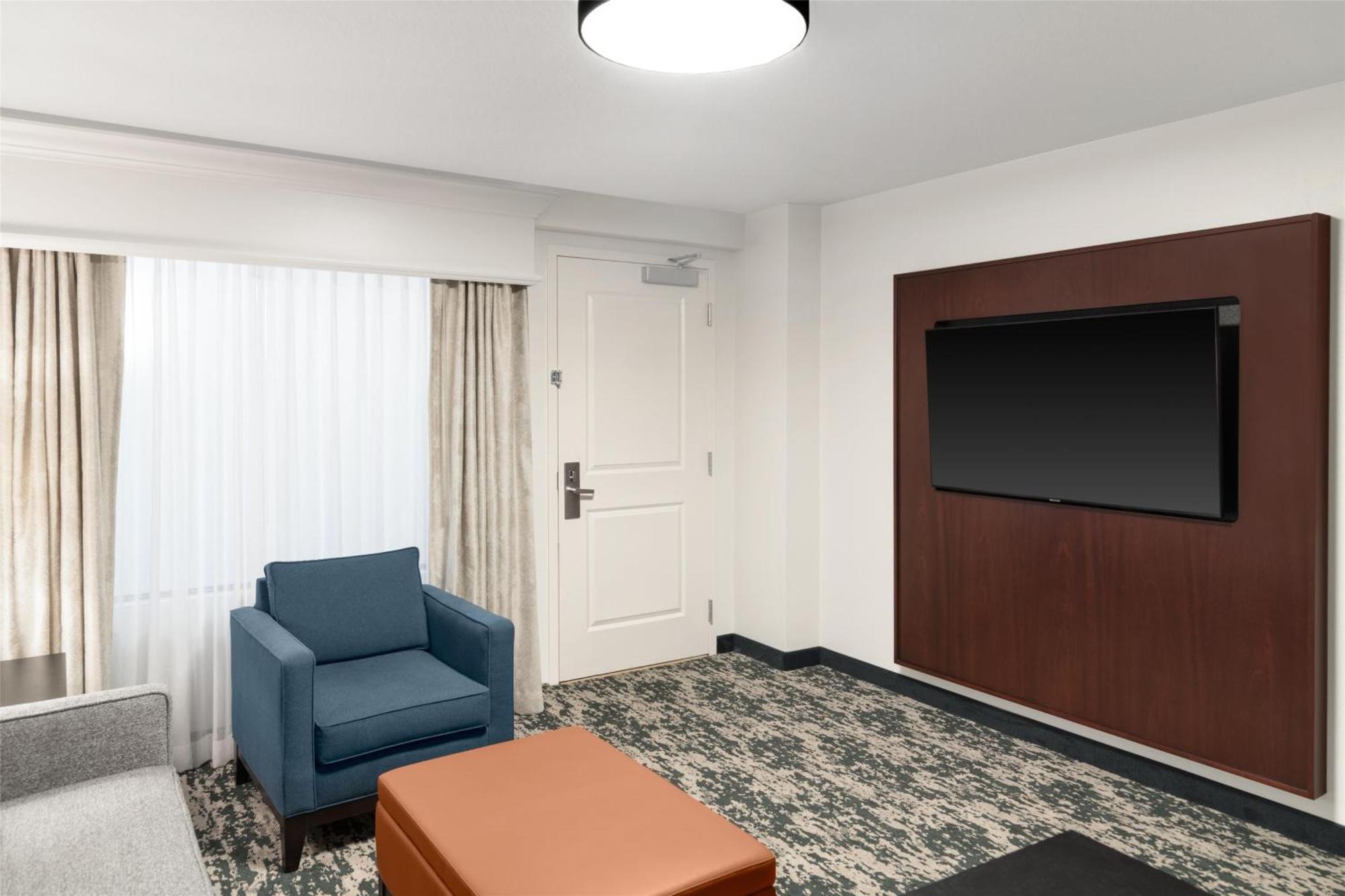 Embassy Suites Fort Myers - Estero Exterior photo