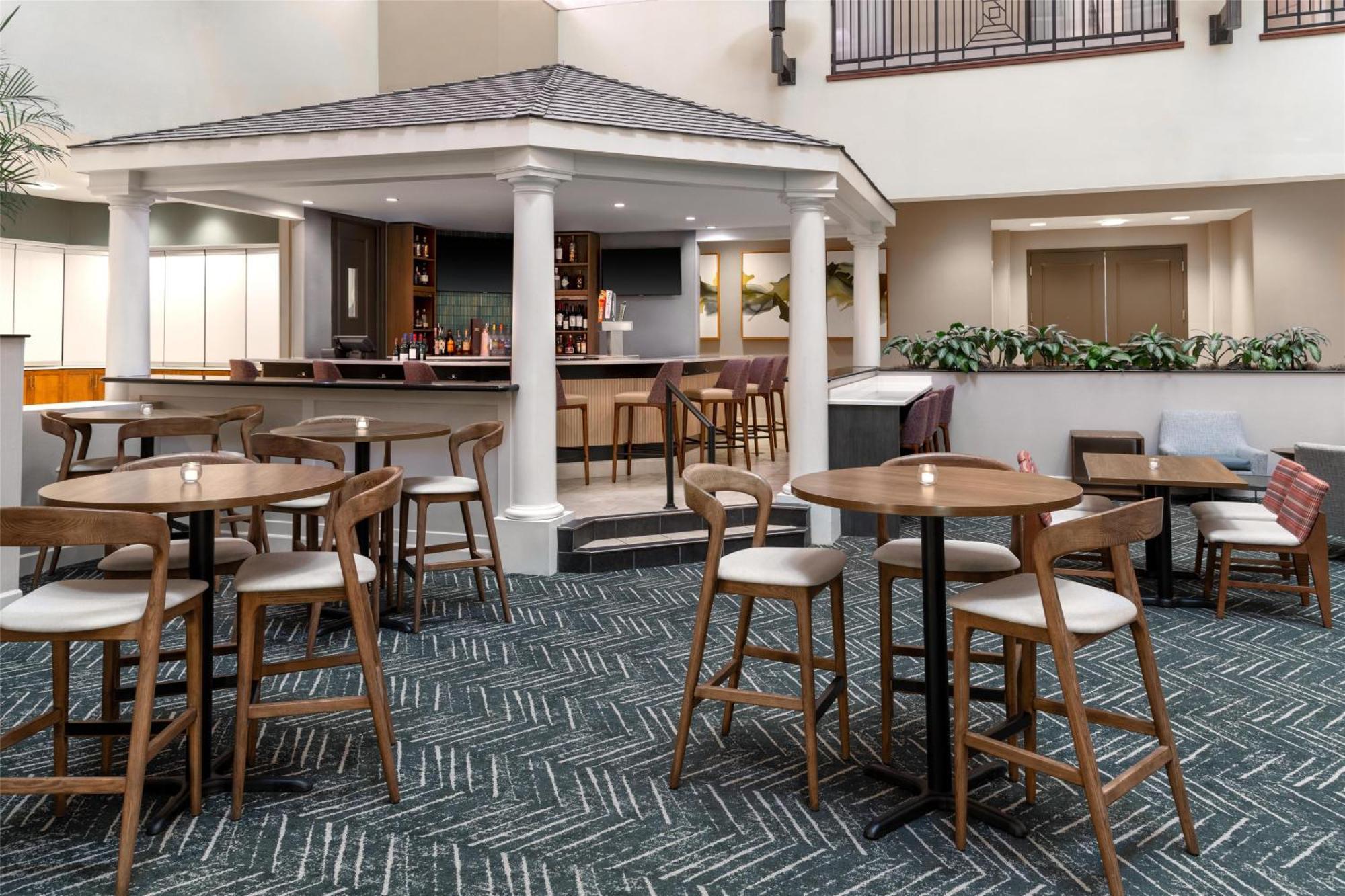 Embassy Suites Fort Myers - Estero Exterior photo