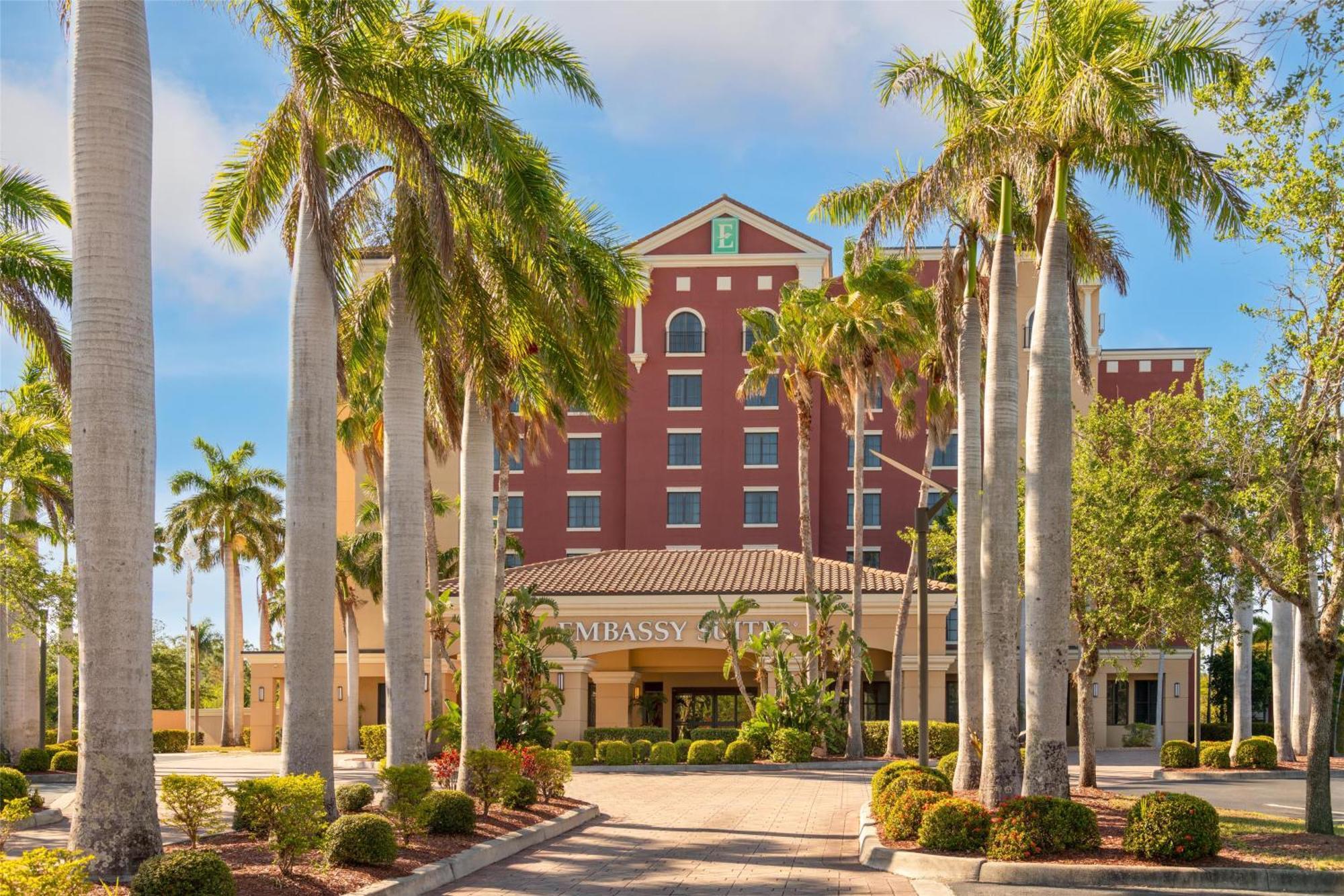 Embassy Suites Fort Myers - Estero Exterior photo